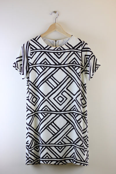 Everly Jess Geo Print Shift Dress Size S - Talis Collection